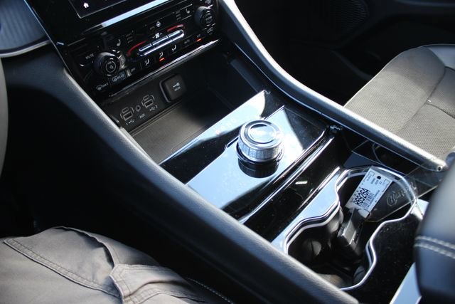 Used 2023 Jeep Grand Cherokee Altitude image 10