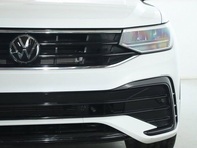 Used 2024 Volkswagen Tiguan SE R-Line AWD/4WD image 7