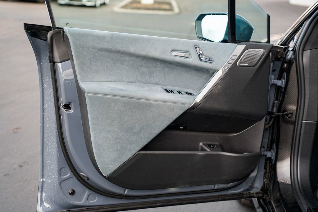 Used 2025 BMW iX M60 image 9