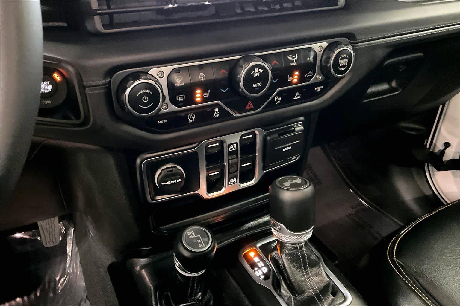 Used 2024 Jeep Wrangler Sahara w/ Safety Group image 36