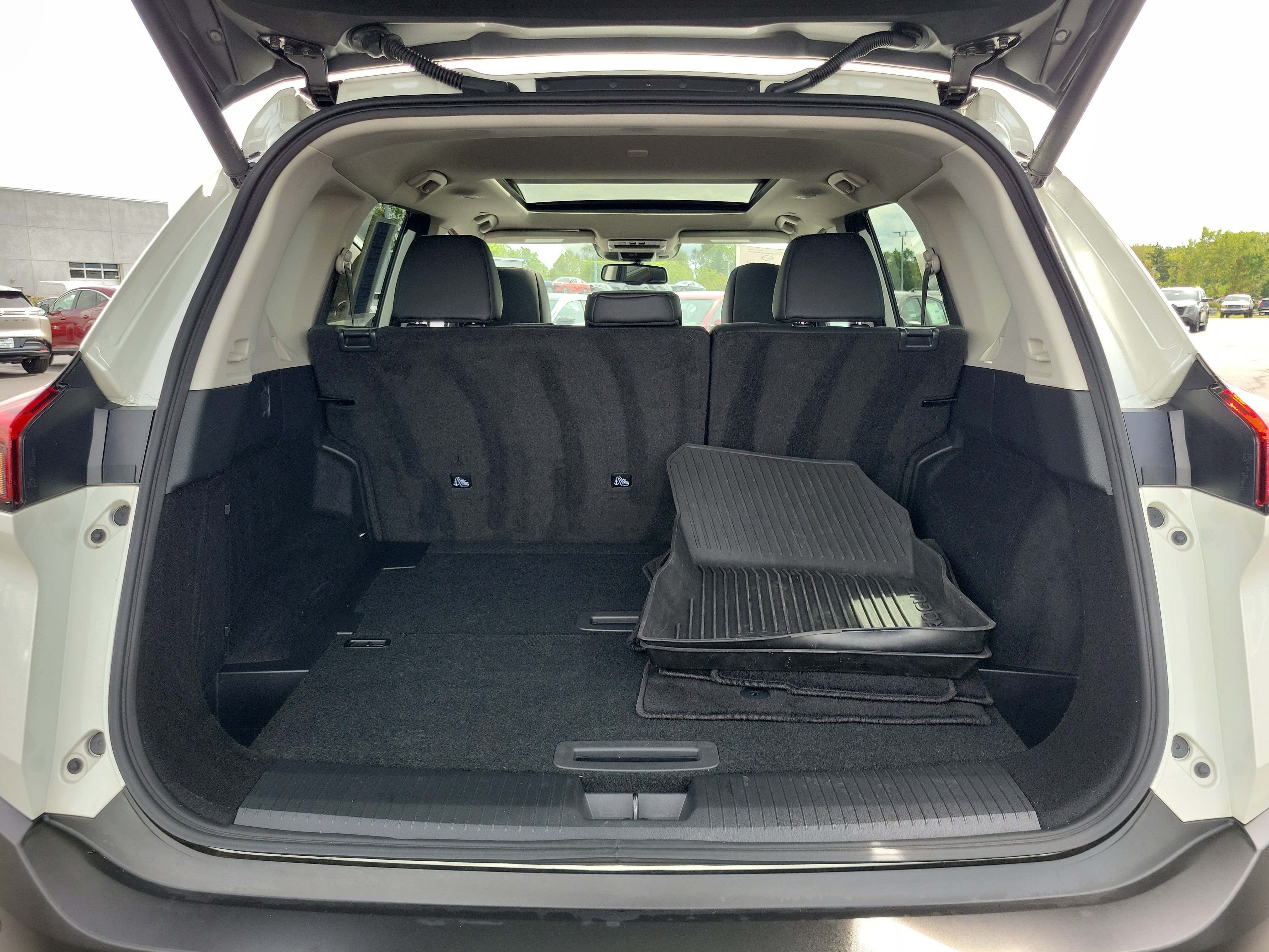 Used 2023 Nissan Rogue SL w/ SL Premium Package AWD/4WD image 8