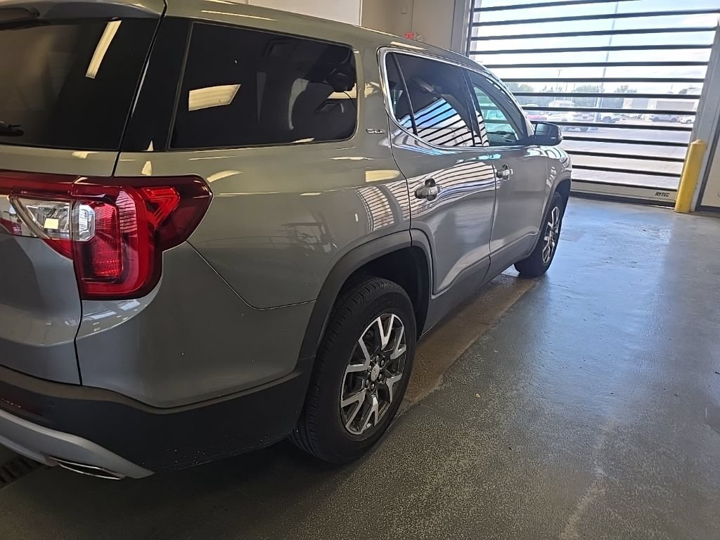 Used 2023 GMC Acadia SLE FWD image 3