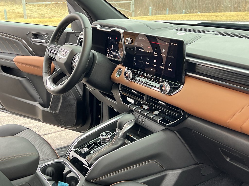 Used 2025 GMC Canyon AT4 w/ Nightfall Edition image 29