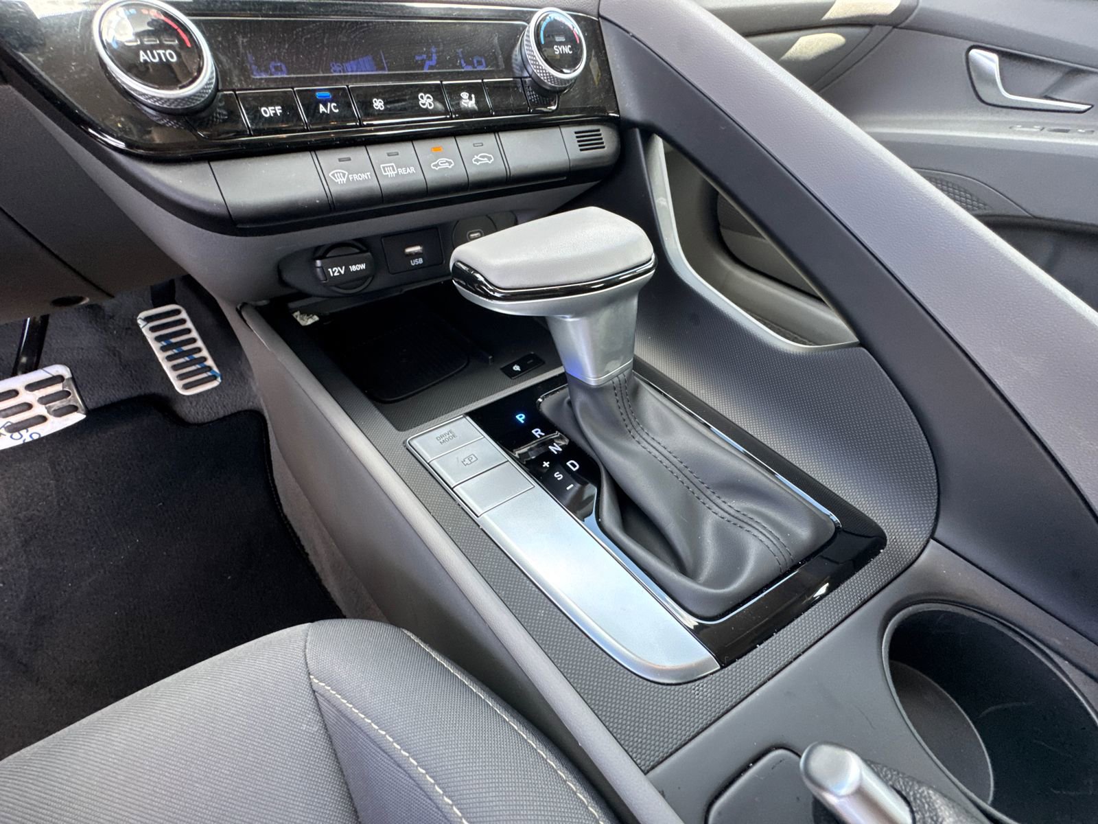 Used 2025 Hyundai Elantra Sport FWD image 30