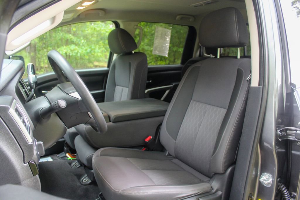 Used 2021 Nissan Titan SV w/ Accessory Utility Package image 15