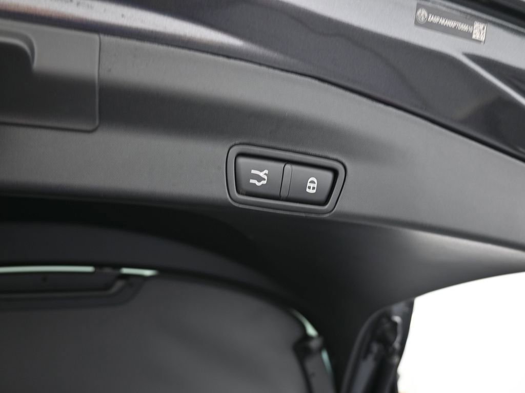 Used 2023 Alfa Romeo Stelvio Sprint image 43