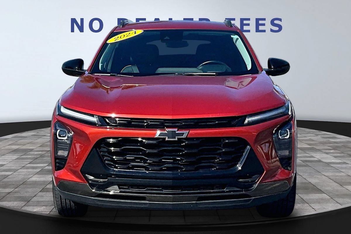 Used 2024 Chevrolet Trax ACTIV w/ Driver Confidence Package FWD image 2