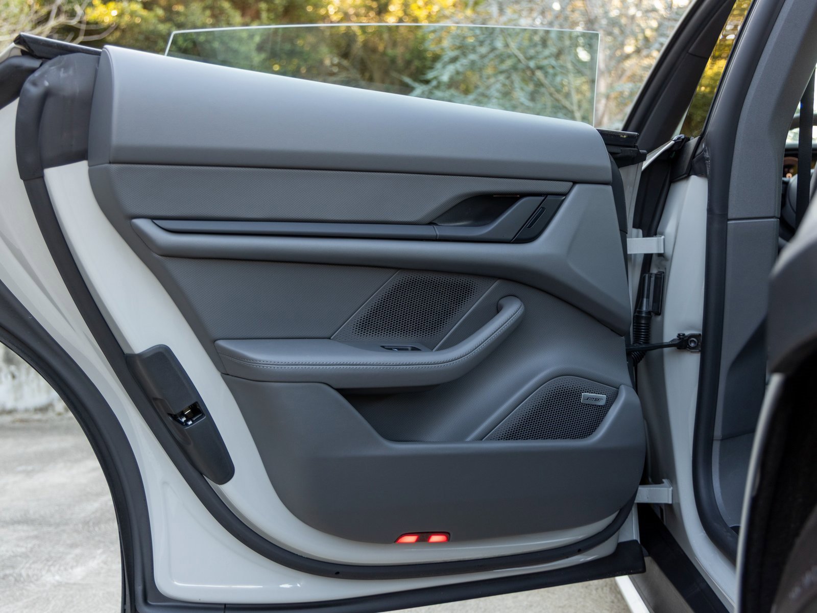 Used 2025 Porsche Taycan 4S image 43