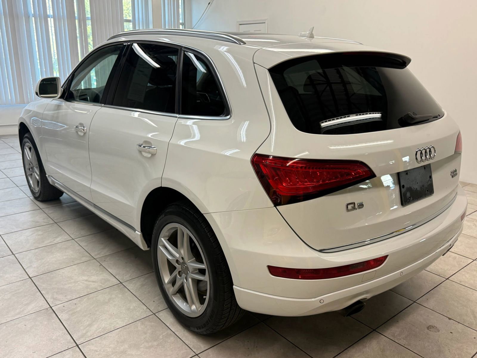 Used 2017 Audi Q5 2.0T Premium Plus w/ Technology Package AWD/4WD image 7
