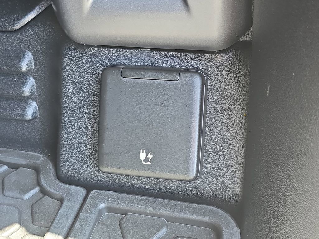 New 2026 Land Rover Defender 110 OCTA AWD/4WD image 13