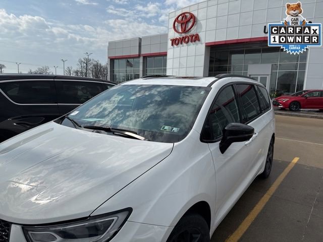 Used 2025 Chrysler Pacifica Limited image 35