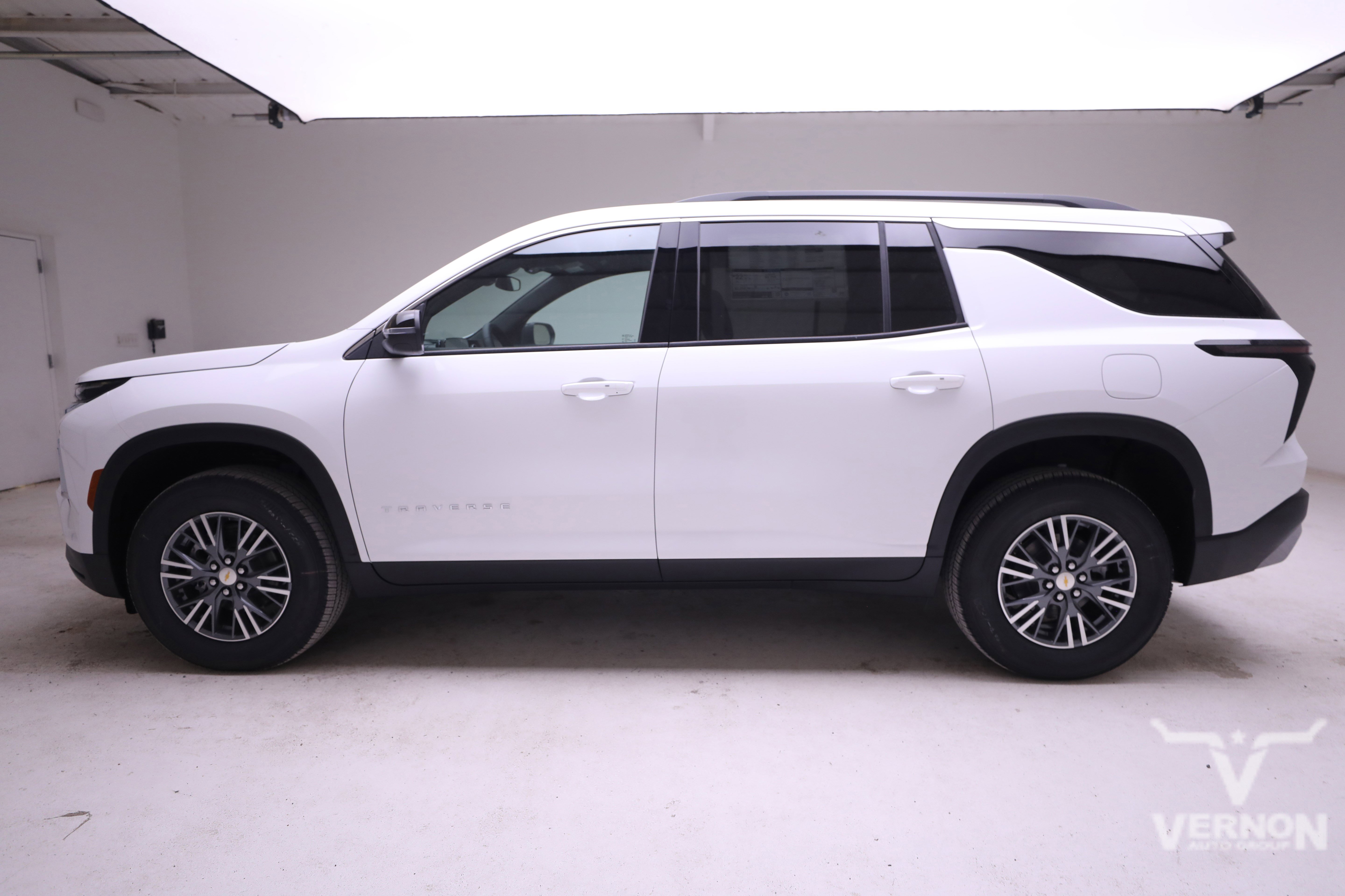 New 2026 Chevrolet Traverse LT image 2