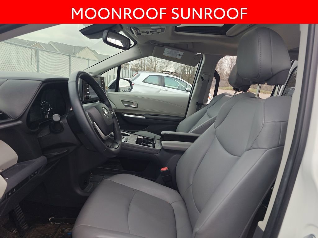 Used 2024 Toyota Sienna XLE w/ XLE Plus Package image 6