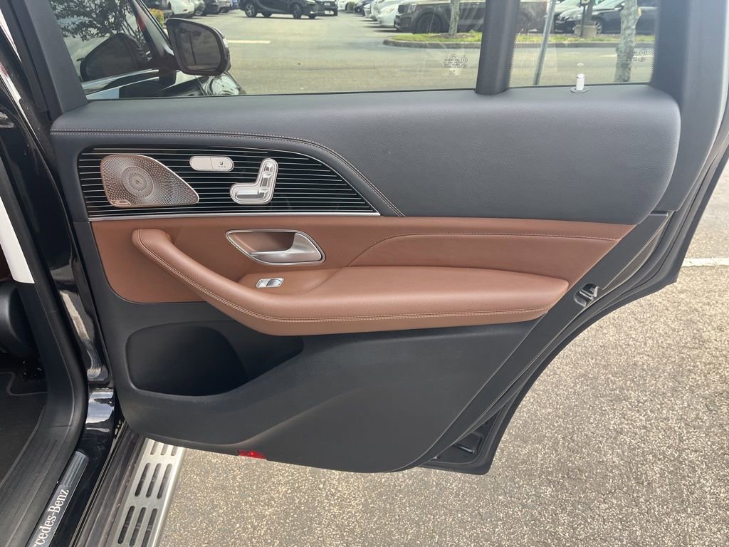 Used 2024 Mercedes-Benz GLS 580 4MATIC image 9