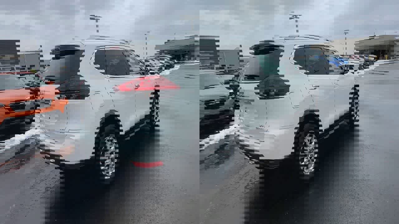 Used 2018 Nissan Rogue SV image 8