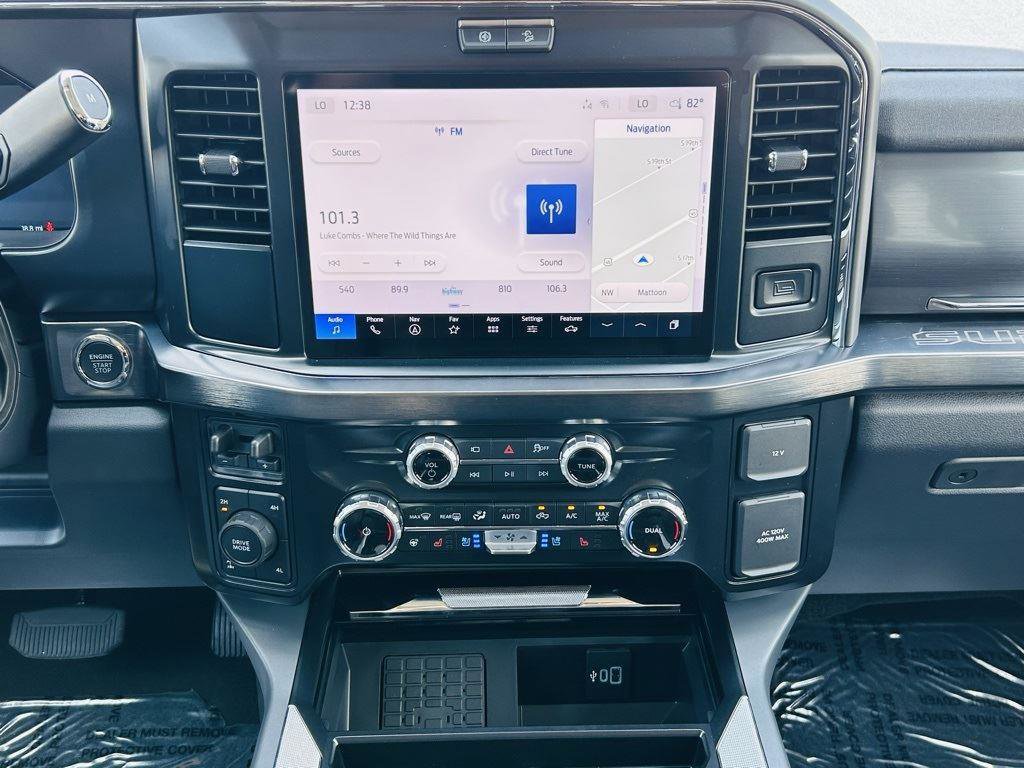 New 2025 Ford F250 Lariat w/ Black Appearance Package image 24