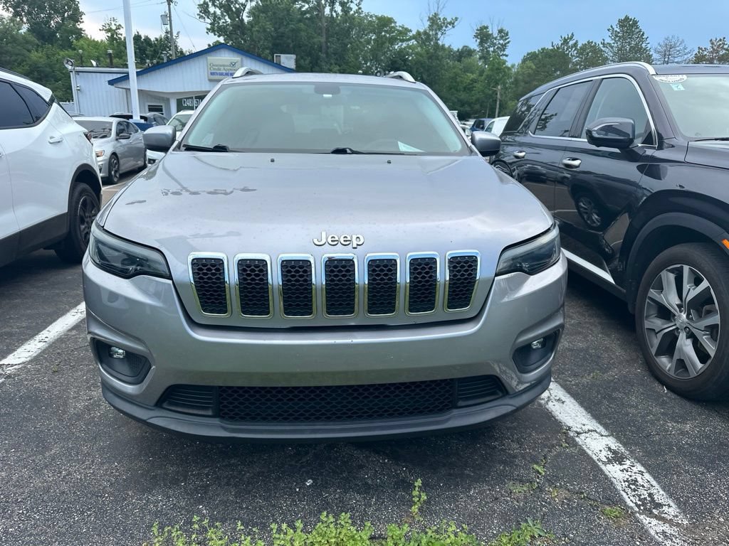 Used 2019 Jeep Cherokee Latitude w/ Popular Appearance Group FWD image 2