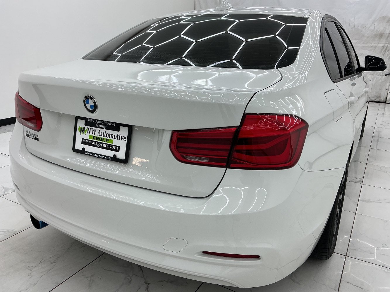Used 2018 BMW 320i Sedan RWD image 8