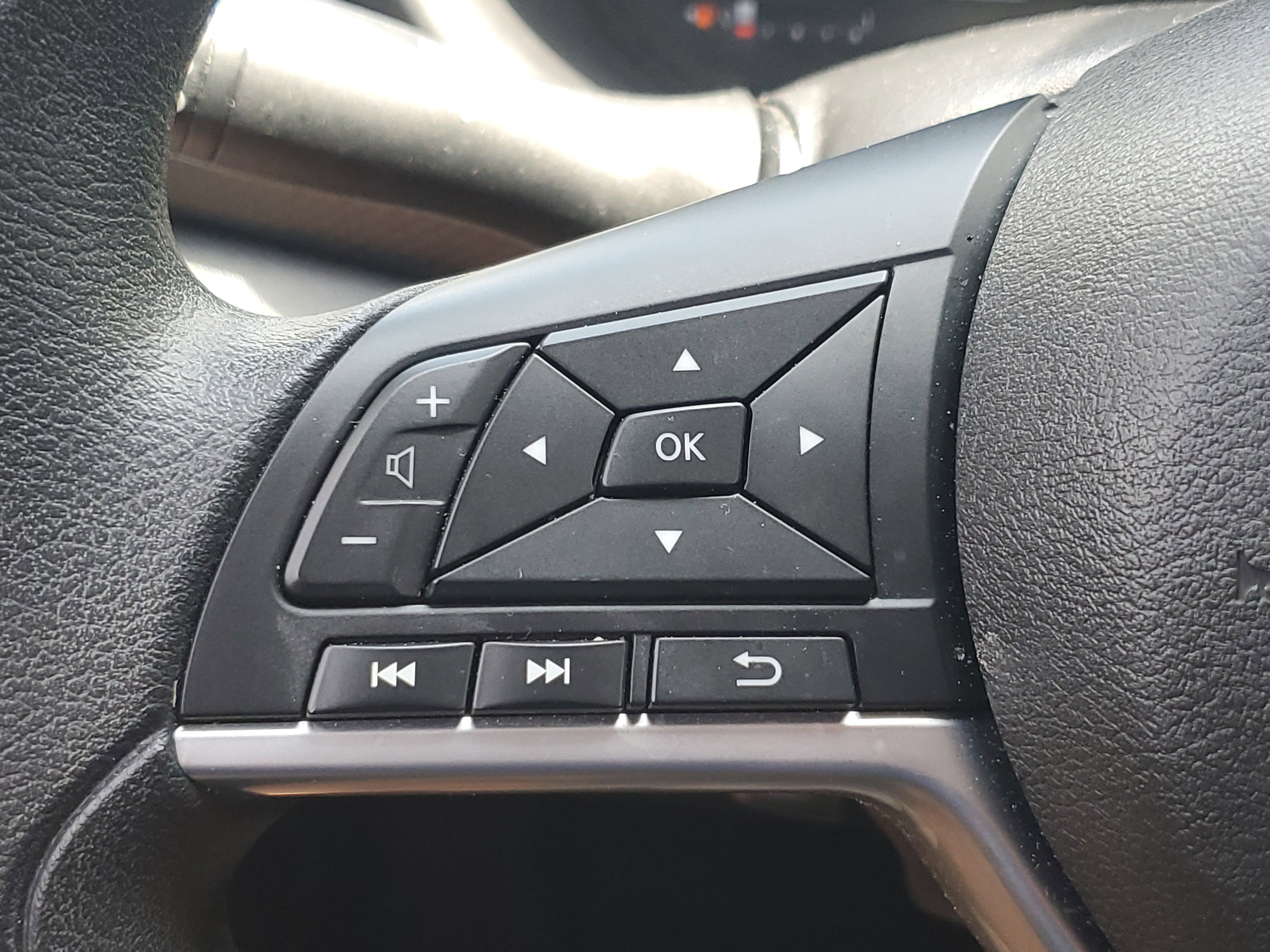 Used 2023 Nissan Kicks SV FWD image 18