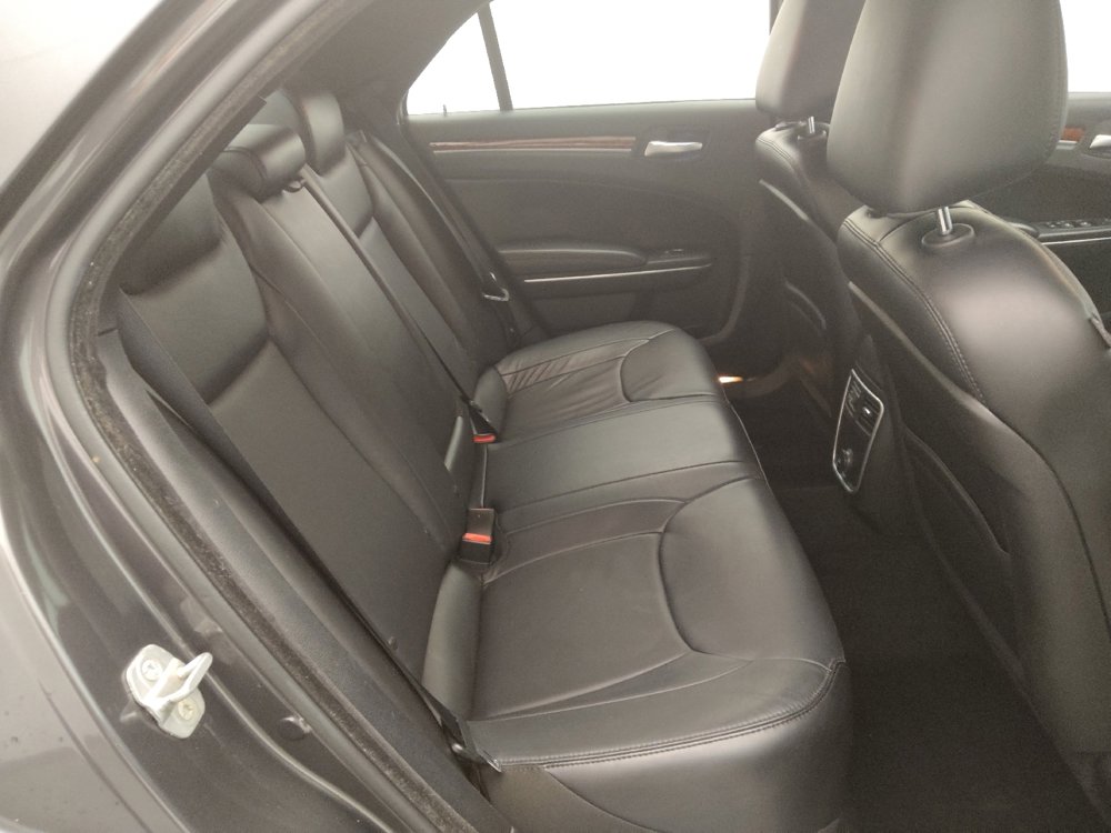 Used 2014 Chrysler 300 image 19