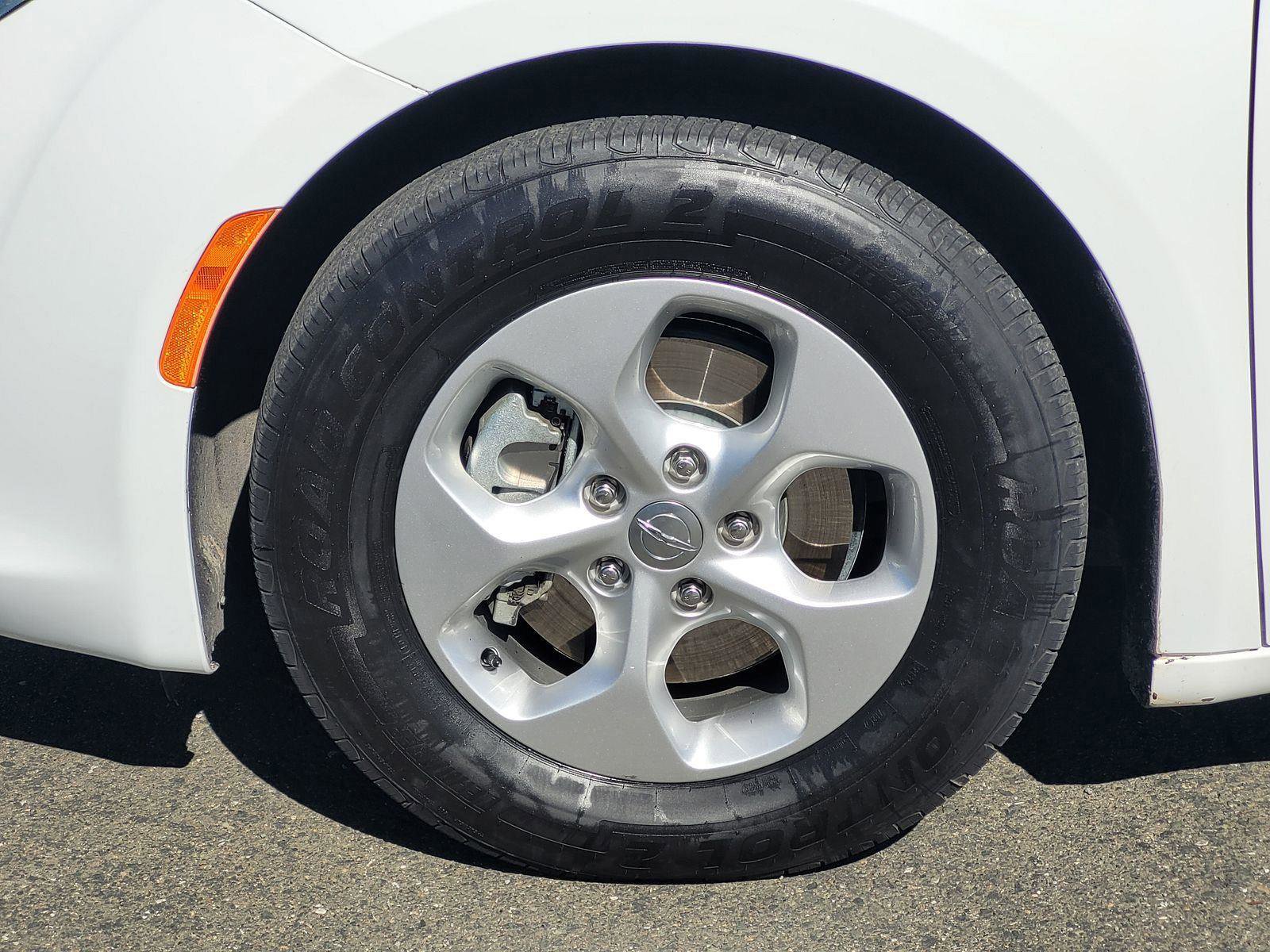 Used 2018 Chrysler Pacifica Touring Plus image 12