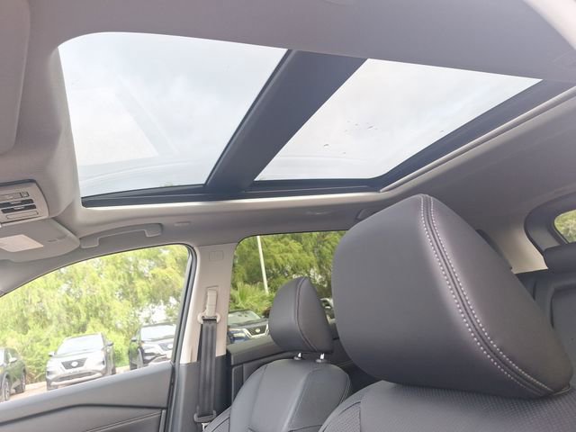 Certified 2024 Nissan Rogue Platinum FWD image 35