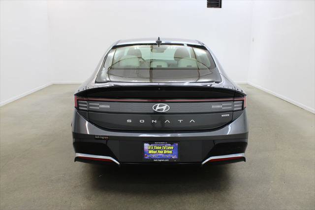 Used 2025 Hyundai Sonata SEL FWD image 4