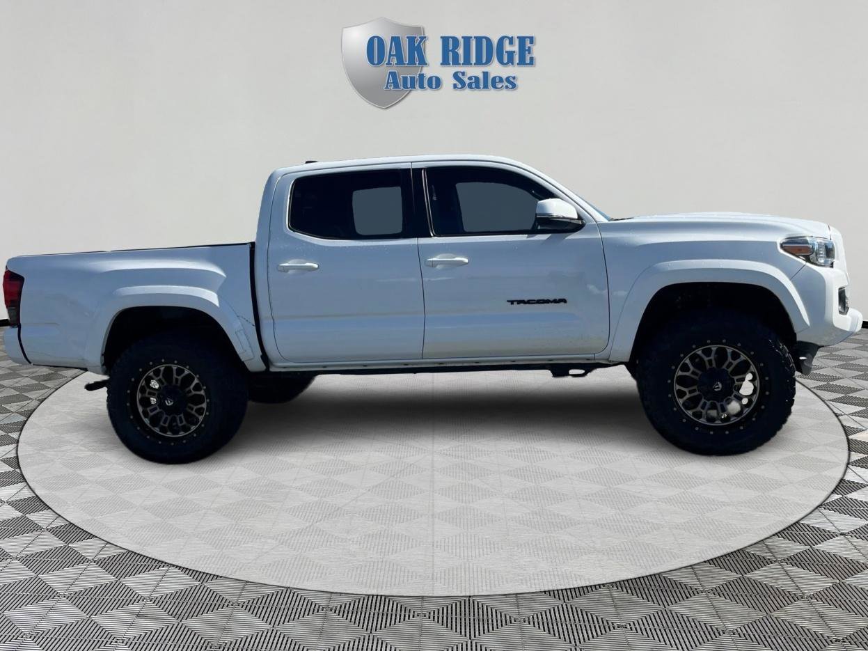 Used 2019 Toyota Tacoma TRD Sport image 4