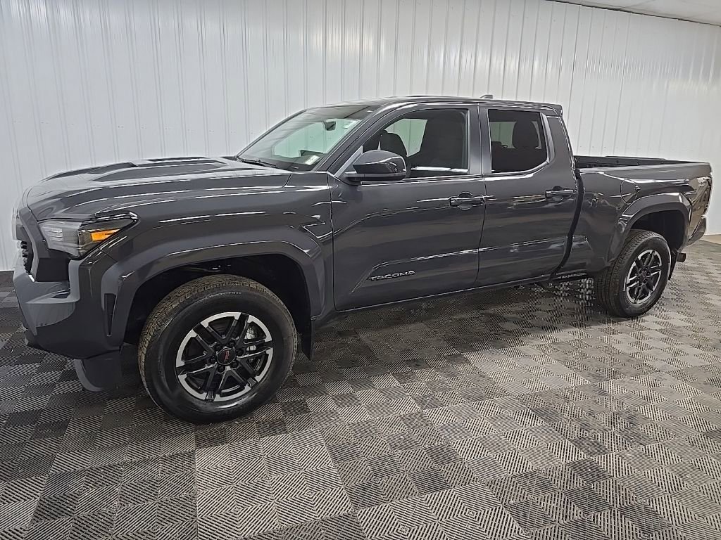 Used 2024 Toyota Tacoma TRD Sport AWD/4WD image 6