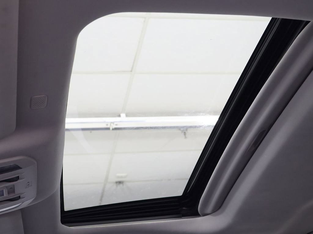 Used 2021 Toyota Highlander XLE image 22