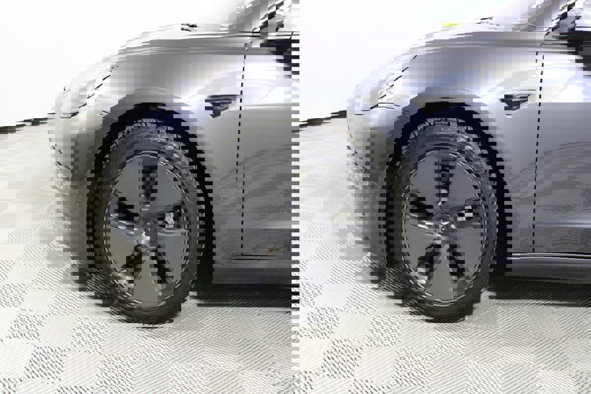 Used 2023 Tesla Model 3 Standard Range image 27