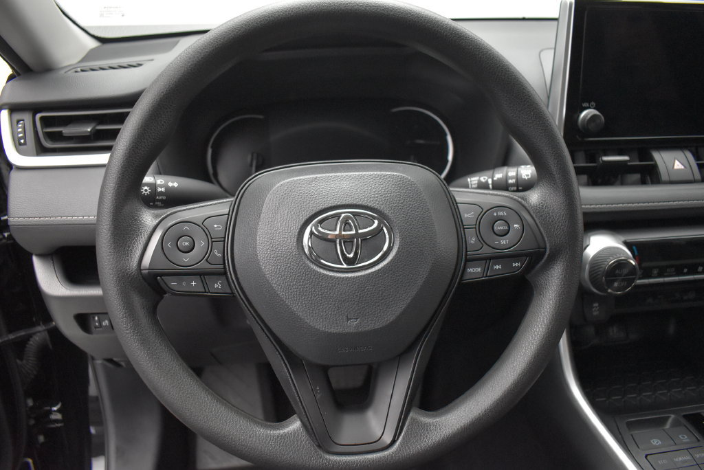 Used 2025 Toyota RAV4 XLE AWD/4WD image 17