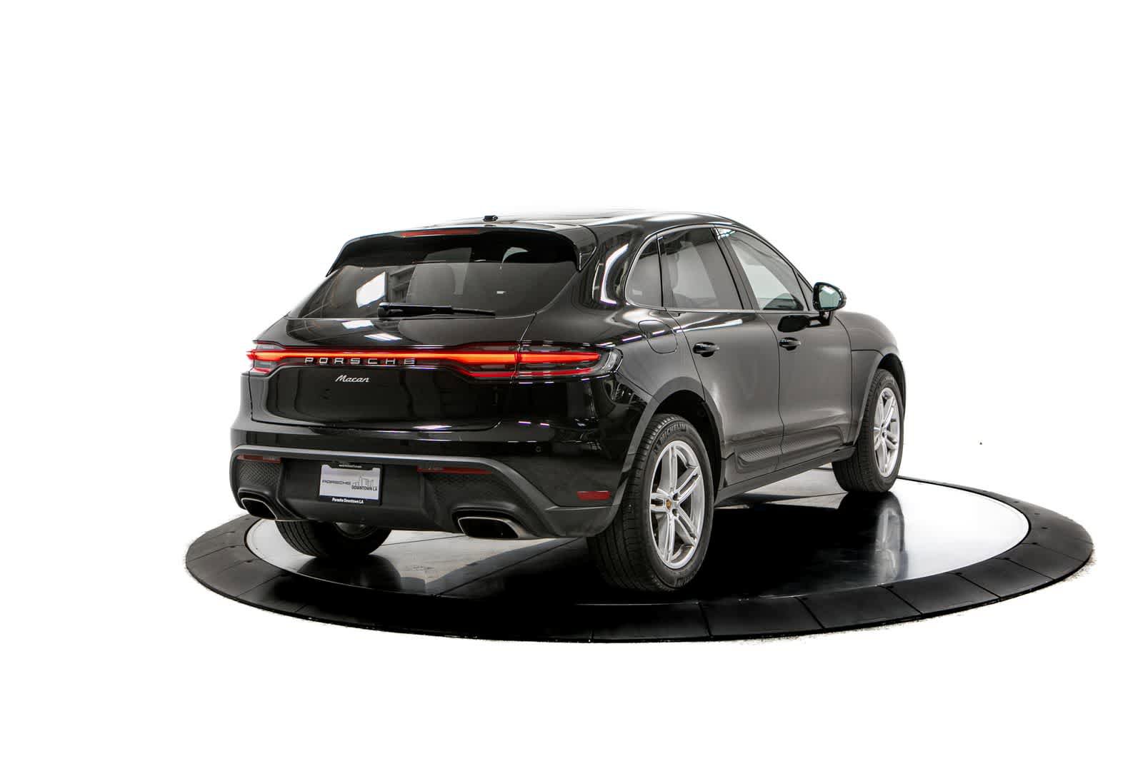 Certified 2024 Porsche Macan AWD/4WD image 7