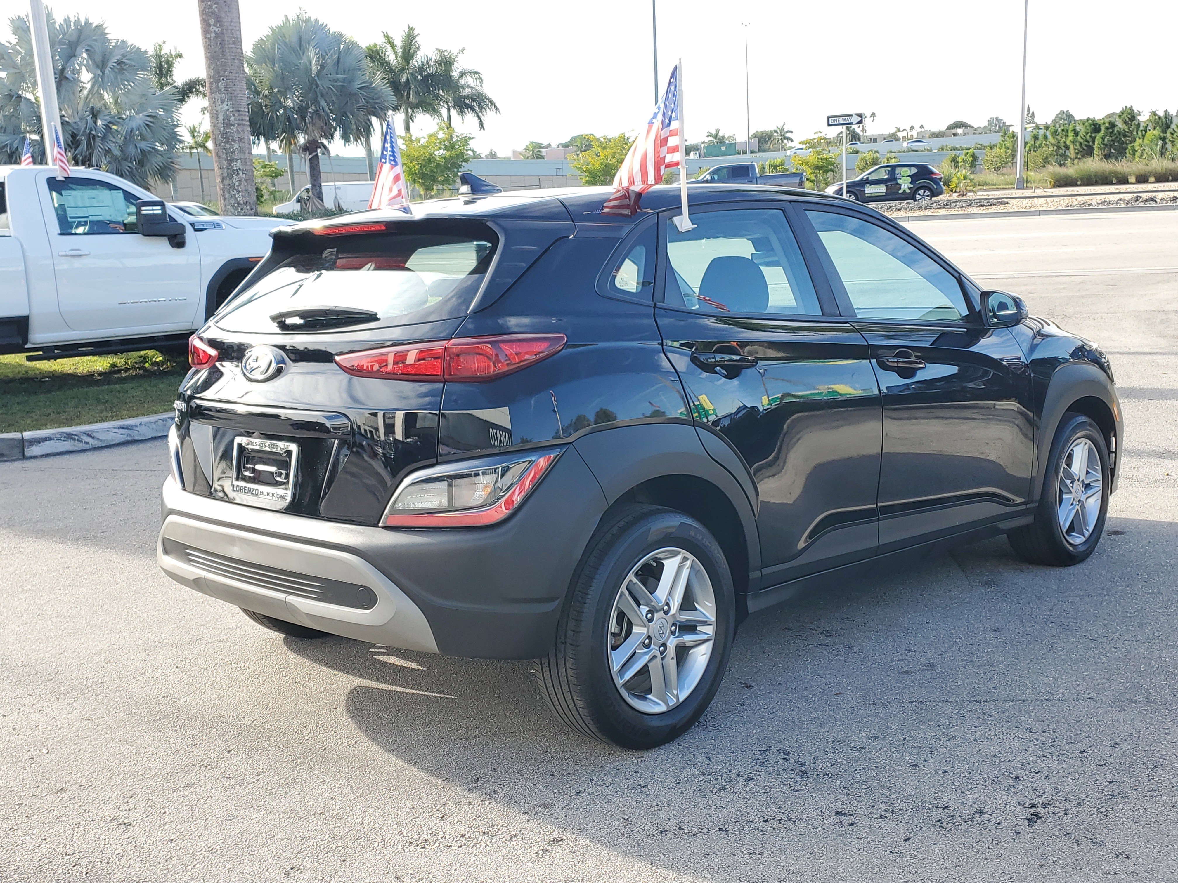 Used 2023 Hyundai Kona SE w/ Cargo Package image 5