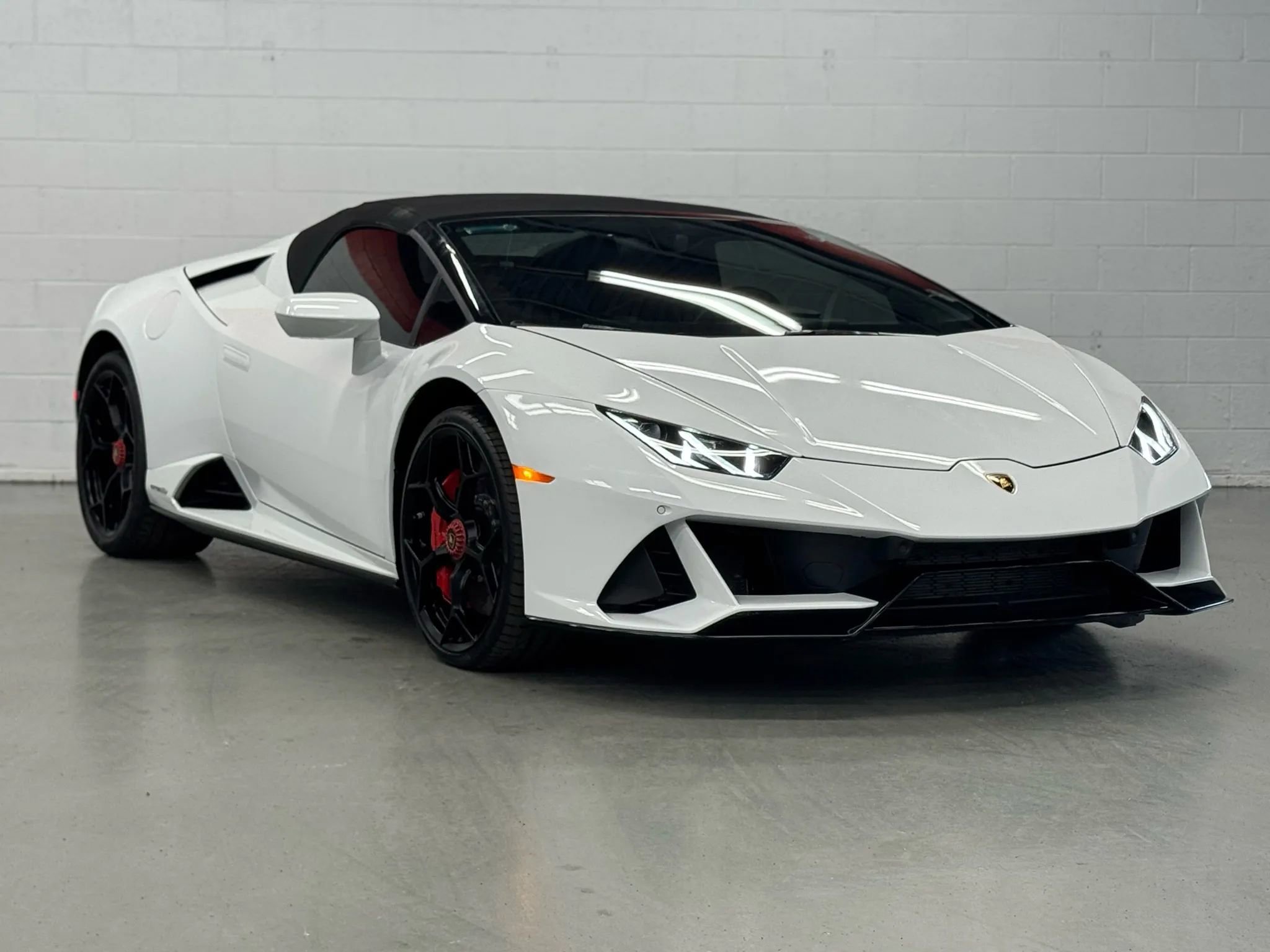 Used 2020 Lamborghini Huracan EVO image 28