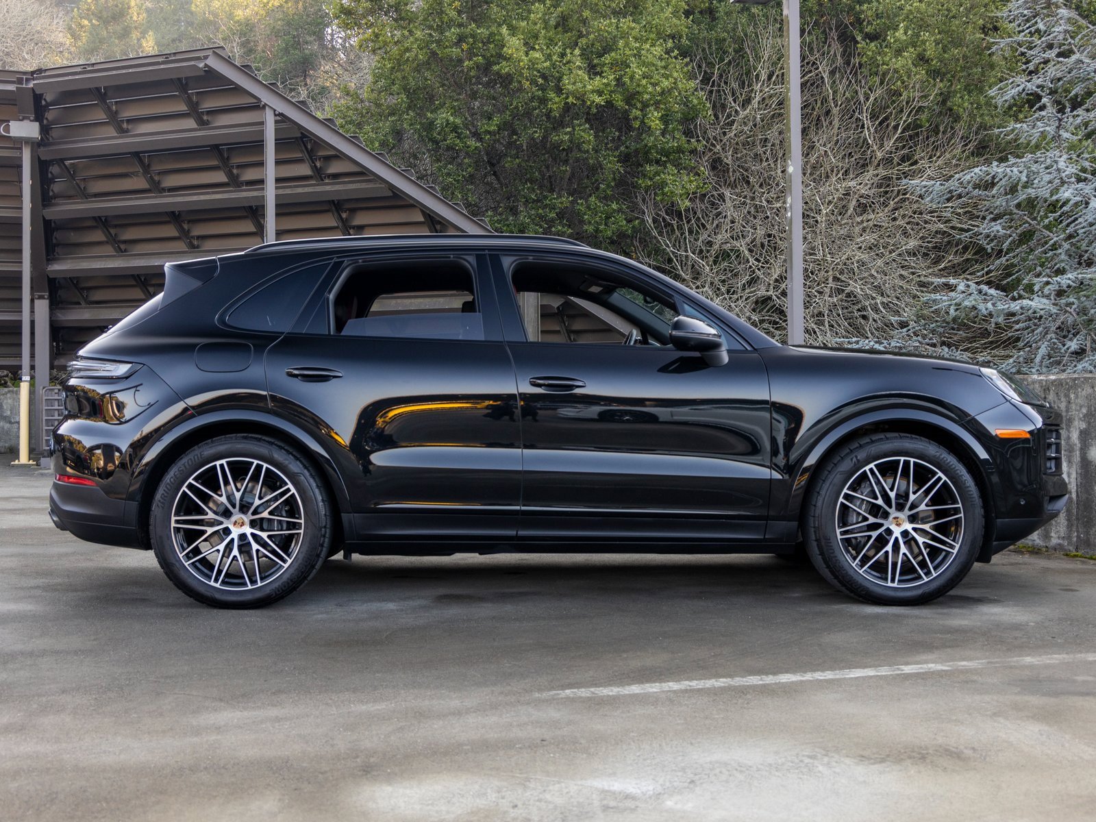 Certified 2025 Porsche Cayenne image 12