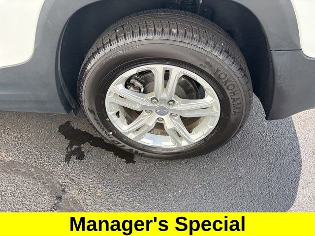 Used 2023 GMC Terrain SLE w/ Driver Convenience Package image 45