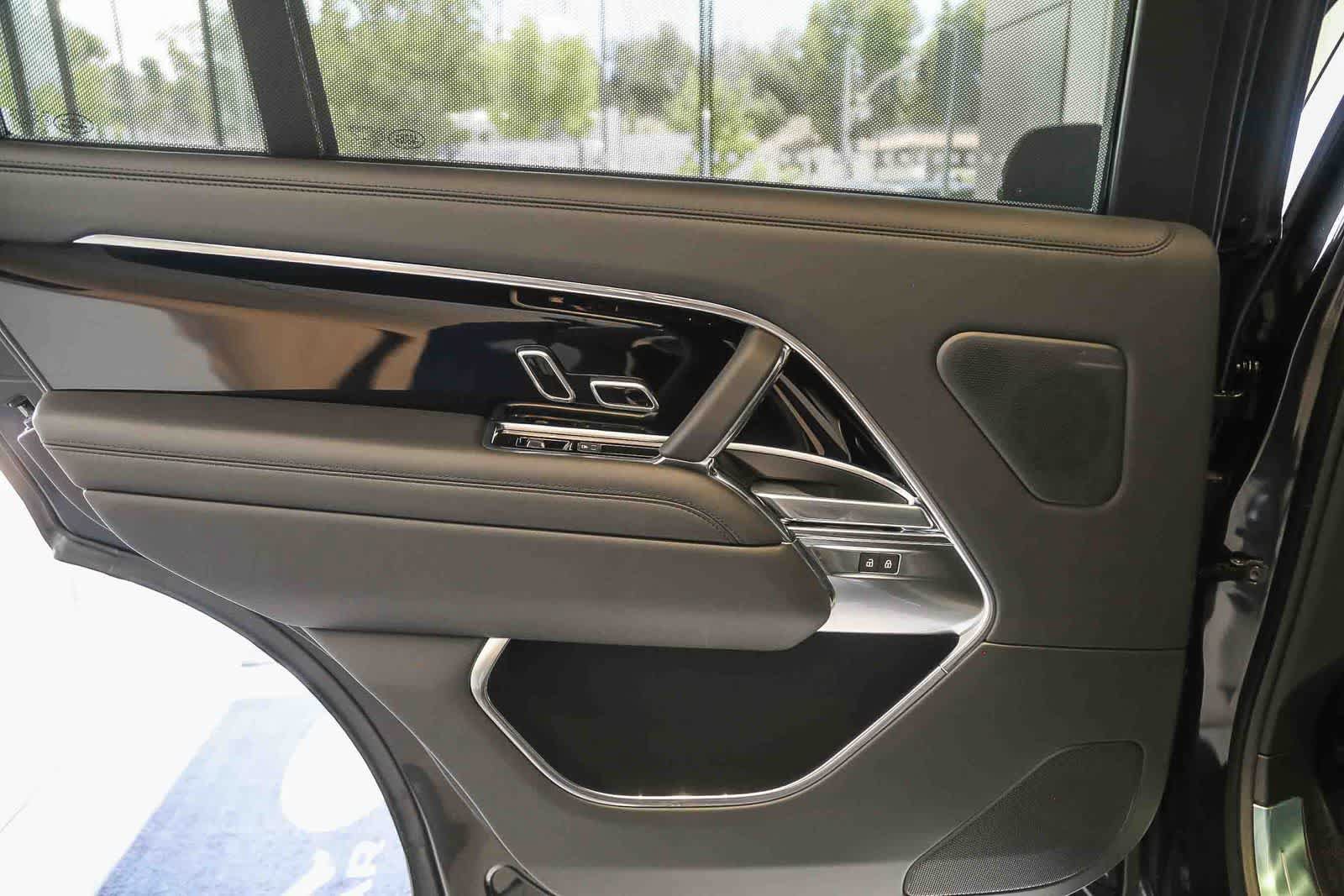 New 2026 Land Rover Range Rover Long Wheelbase SE AWD/4WD image 14