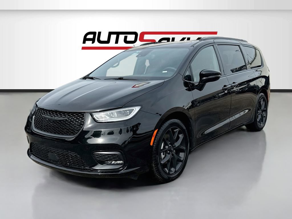 Used 2025 Chrysler Pacifica Limited FWD image 3