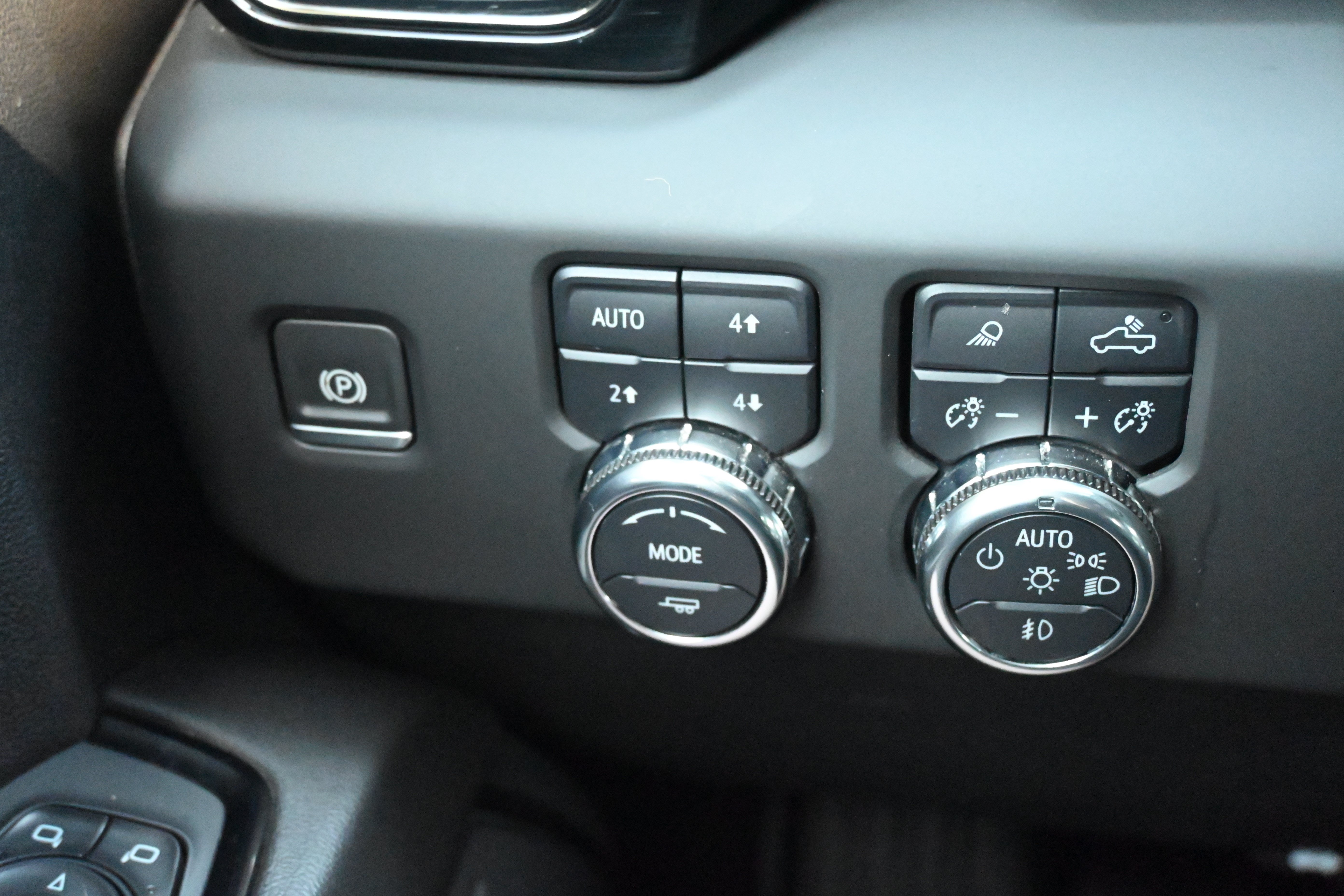 Used 2024 GMC Sierra 1500 AT4 w/ Technology Package AWD/4WD image 26