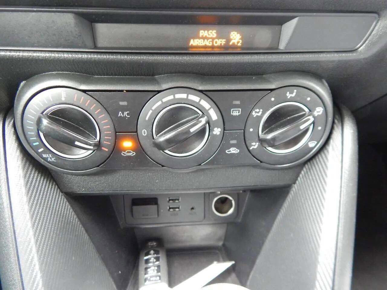 Used 2019 Toyota Yaris XLE image 23