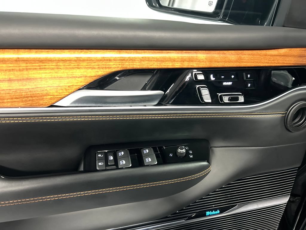 Used 2024 Jeep Grand Wagoneer Series III w/ Rear Seat Video Group 1 AWD/4WD image 14