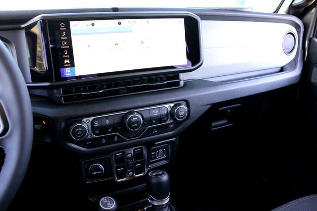 Used 2025 Jeep Wrangler Sport S image 15