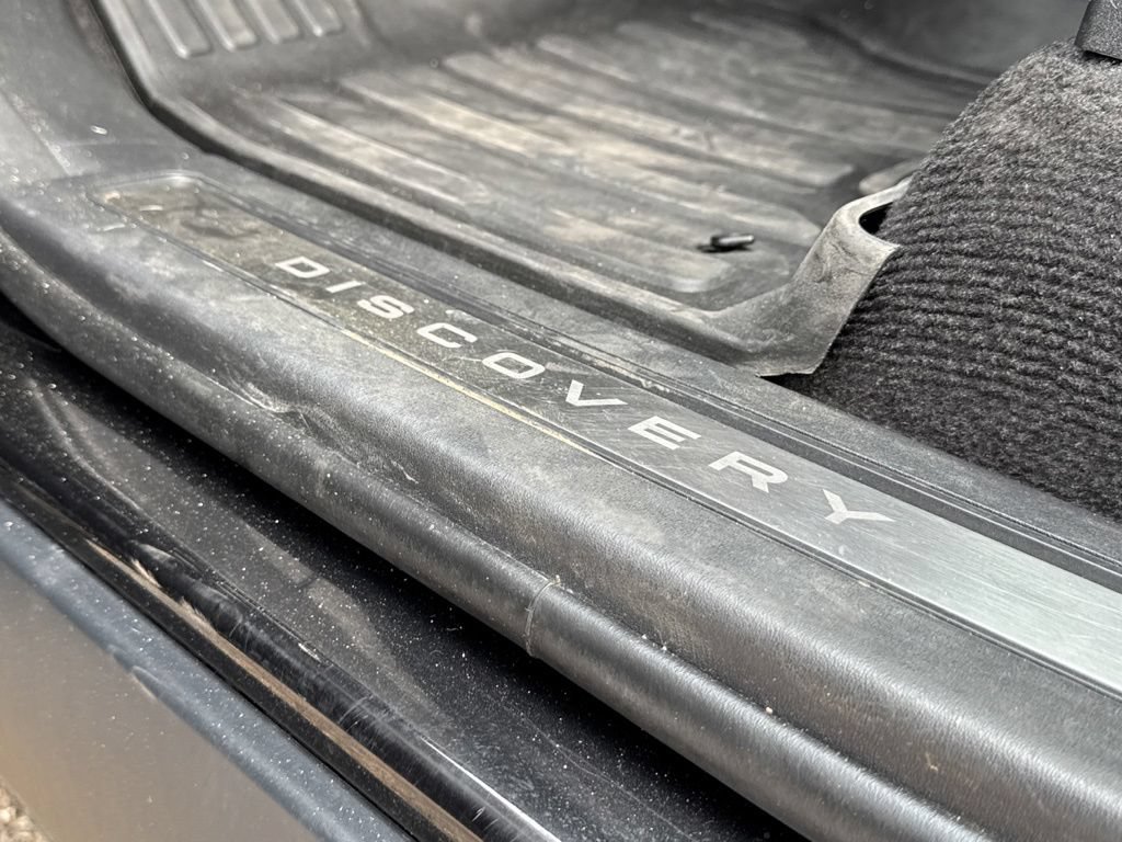 Used 2025 Land Rover Discovery S AWD/4WD image 27