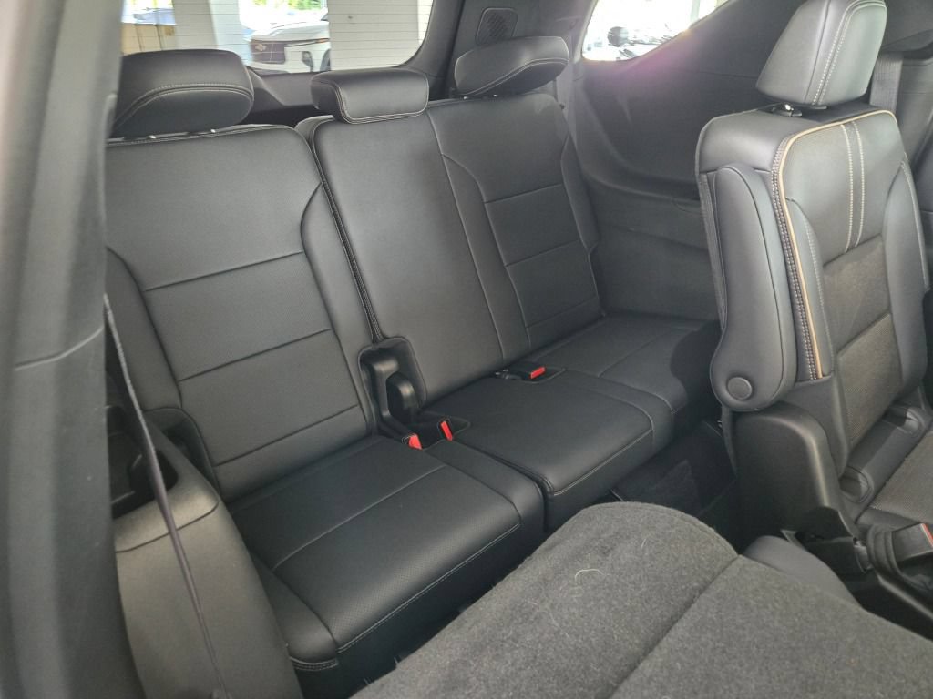 Certified 2025 Chevrolet Traverse High Country w/ LPO, Floor Liner Package AWD/4WD image 11