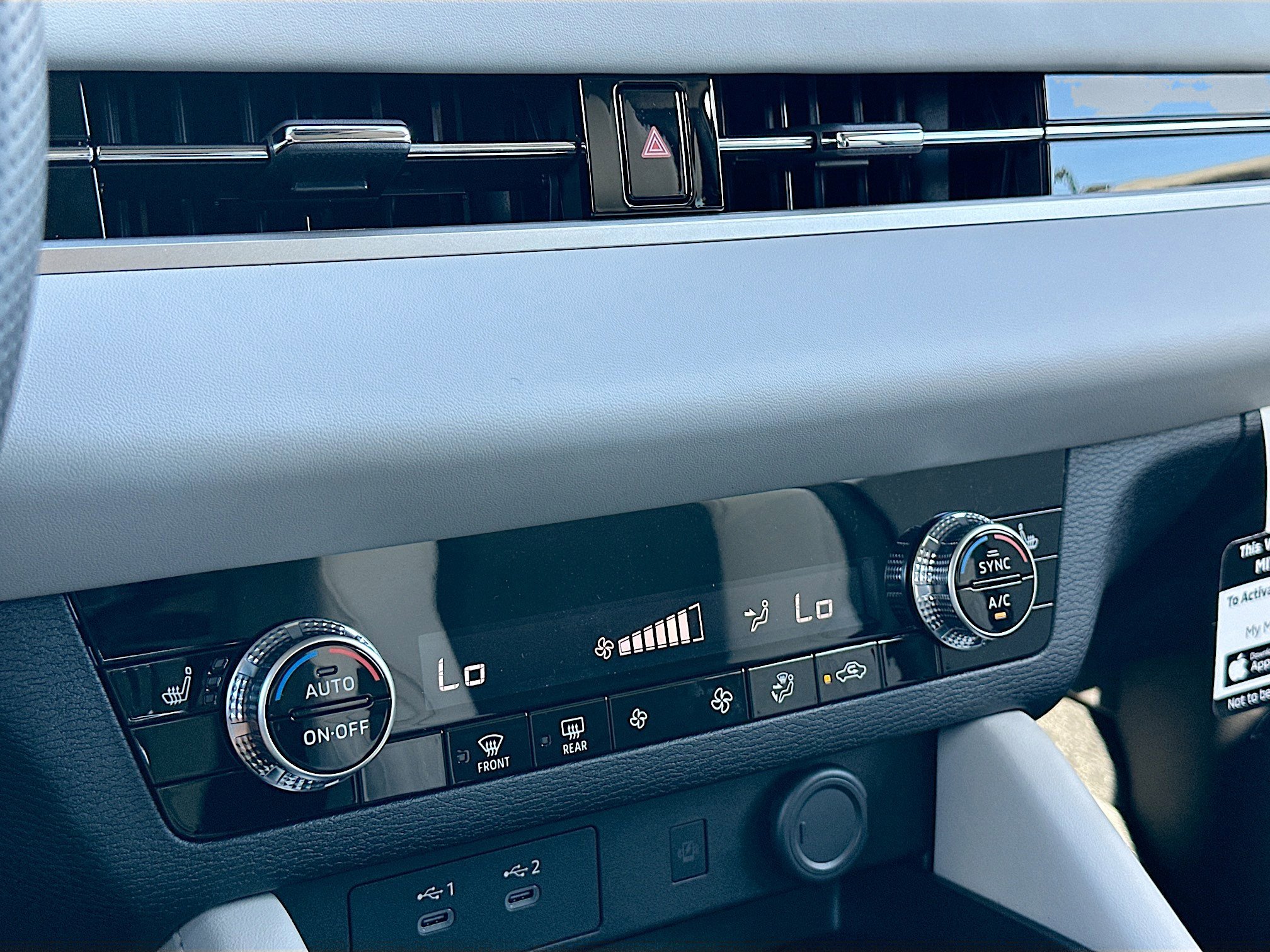 New 2025 Mitsubishi Outlander SE image 11