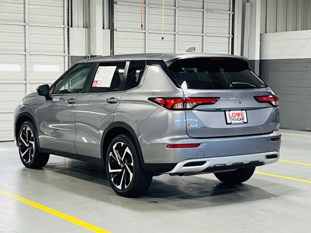 Used 2024 Mitsubishi Outlander SE image 16