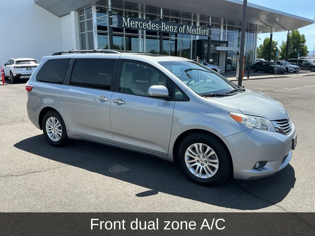 Used 2016 Toyota Sienna XLE w/ XLE Navigation Package FWD image 5