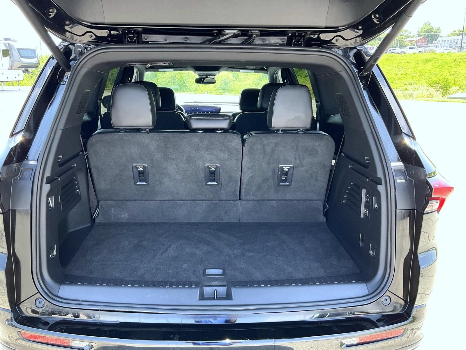 Certified 2025 Buick Enclave Sport Touring w/ Power Package AWD/4WD image 22