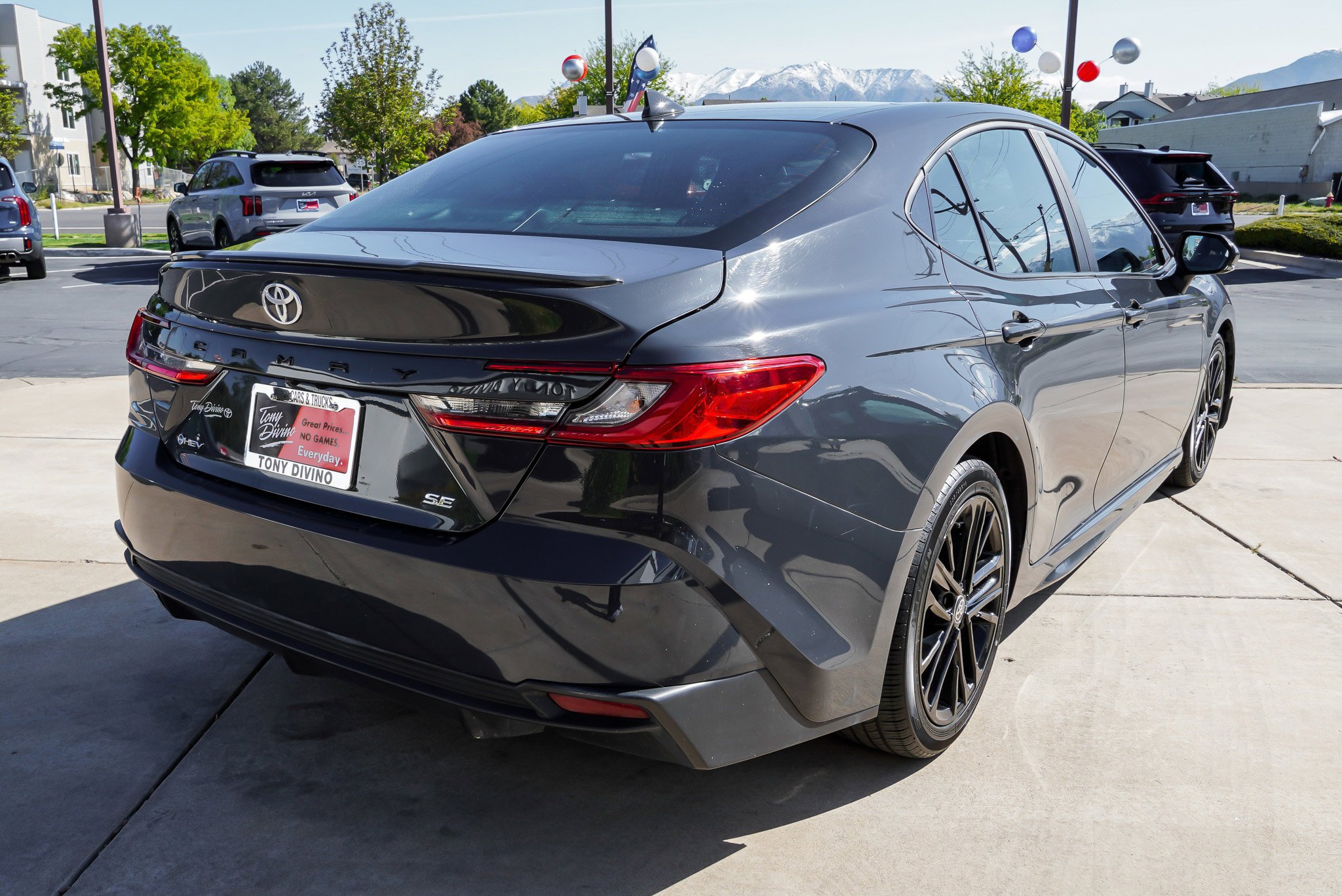 Used 2025 Toyota Camry SE FWD image 8